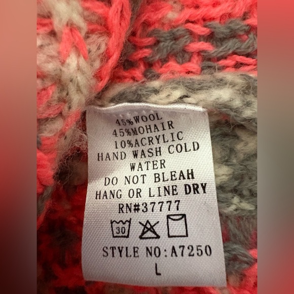 Women's Aztec Patterned Sweater - Coral pink and Gray Cardigan - Picture 4 of 7